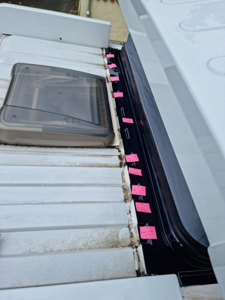 Risse im Heckbereich des Camper Van-Aufstelldach